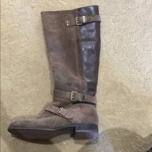 Ugh high brown boots in good condition.